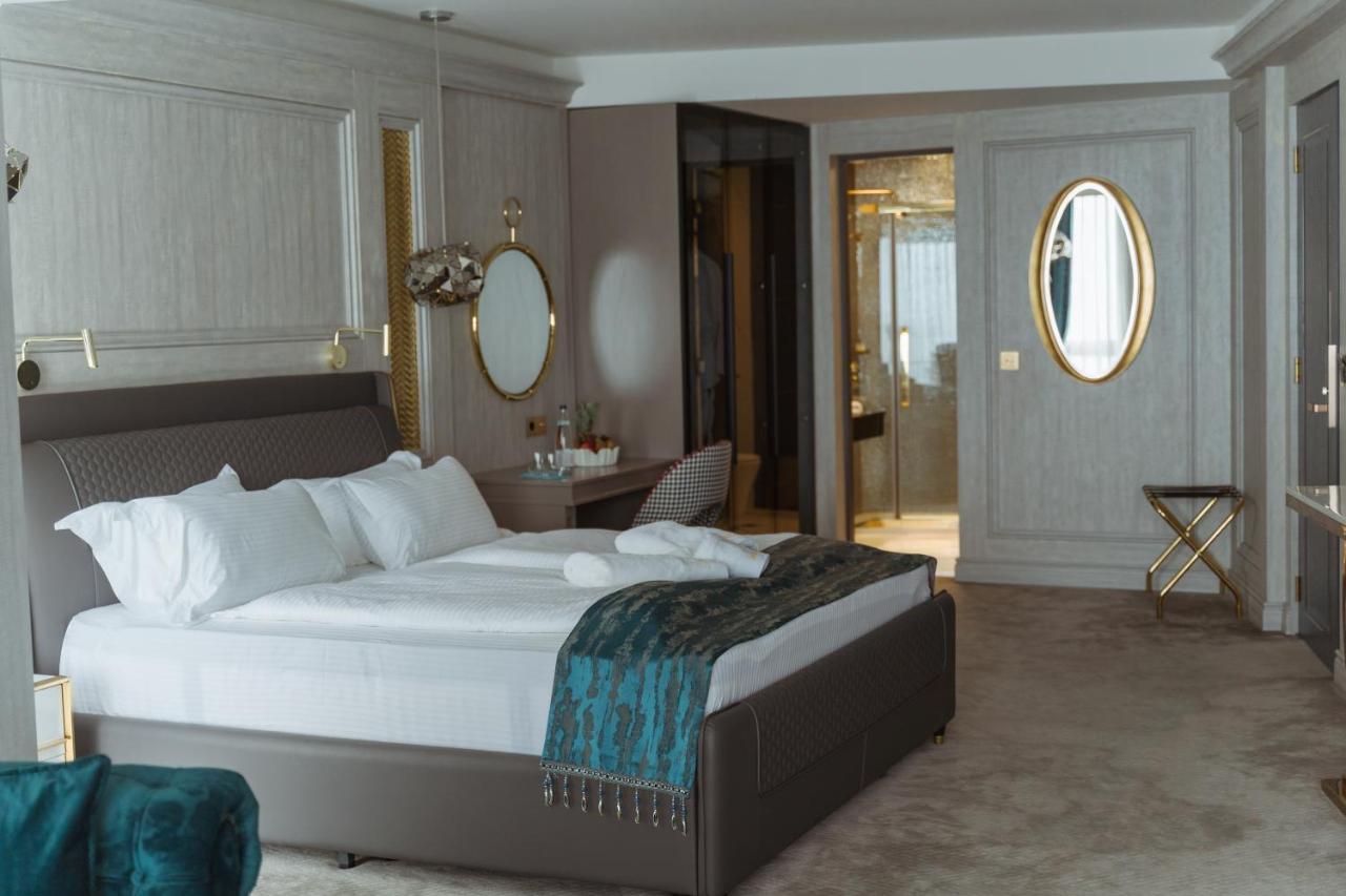 Hotel Maris Ulcinj Bagian luar foto