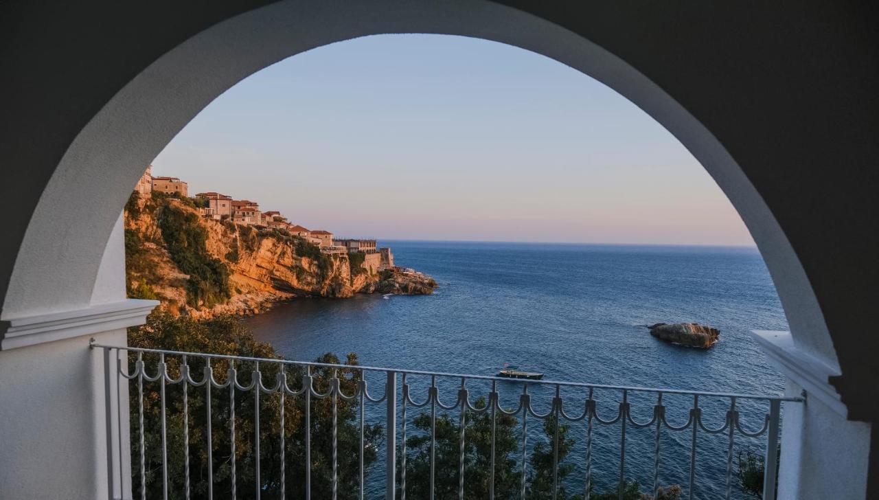 Hotel Maris Ulcinj Bagian luar foto