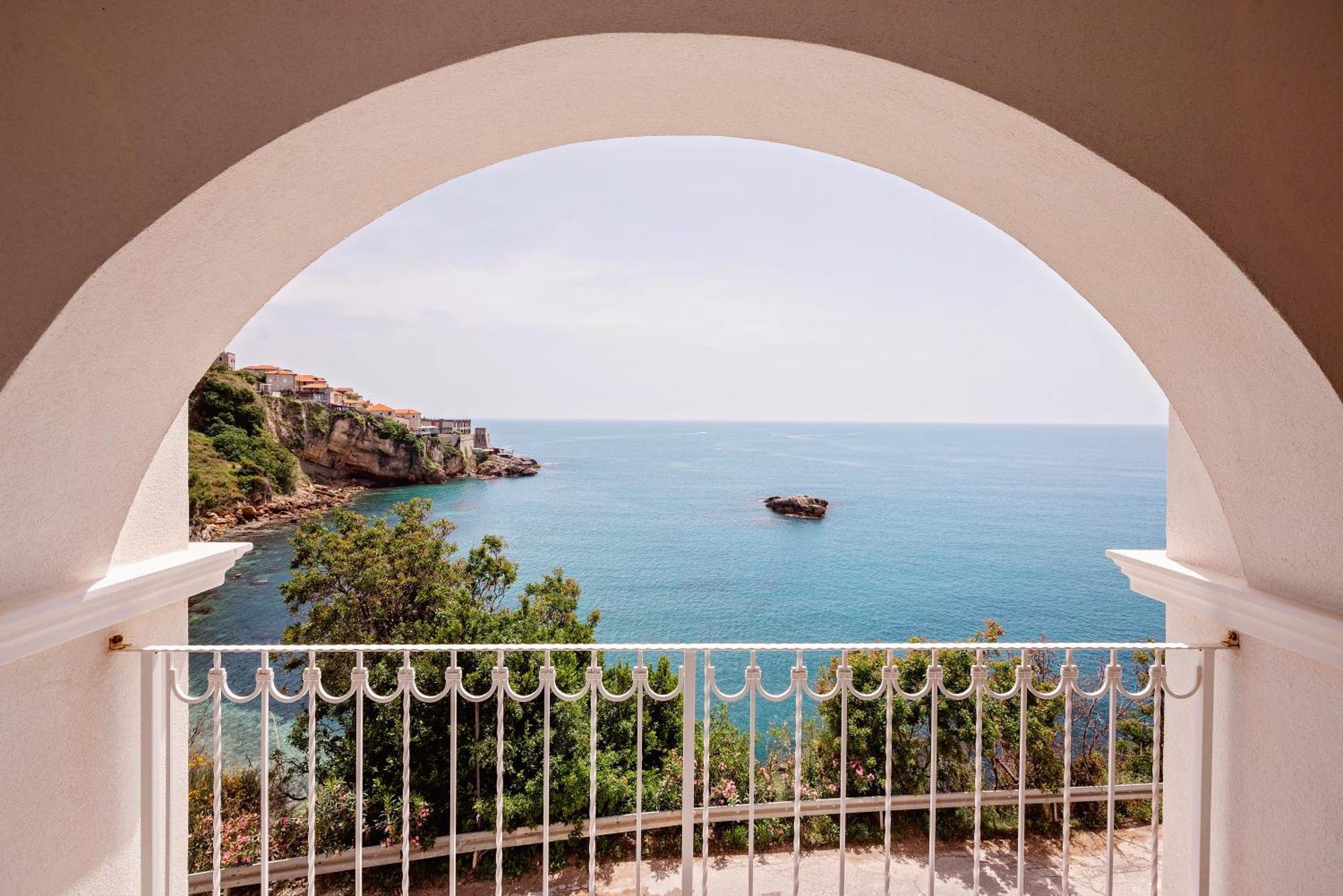 Hotel Maris Ulcinj Bagian luar foto