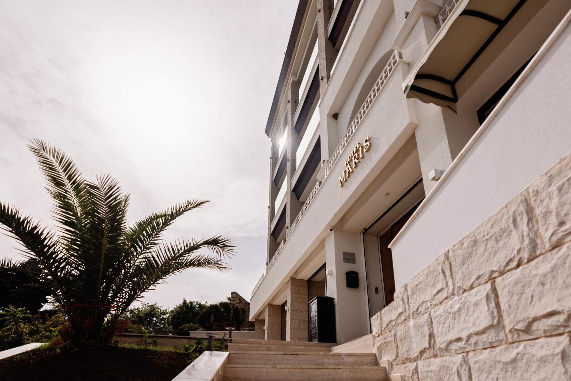 Hotel Maris Ulcinj Bagian luar foto