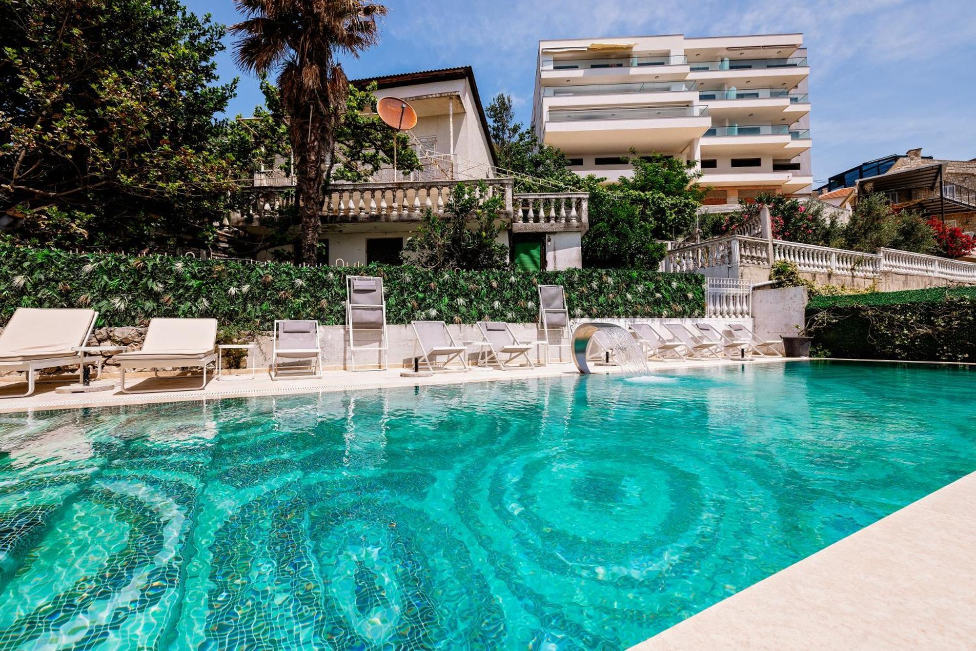 Hotel Maris Ulcinj Bagian luar foto